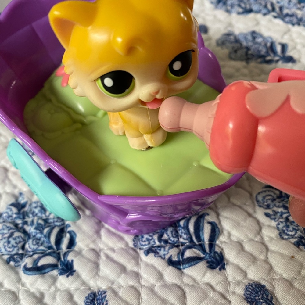 Littlest Pet Shop 2005 Magic Motion Yum Yum Kitty